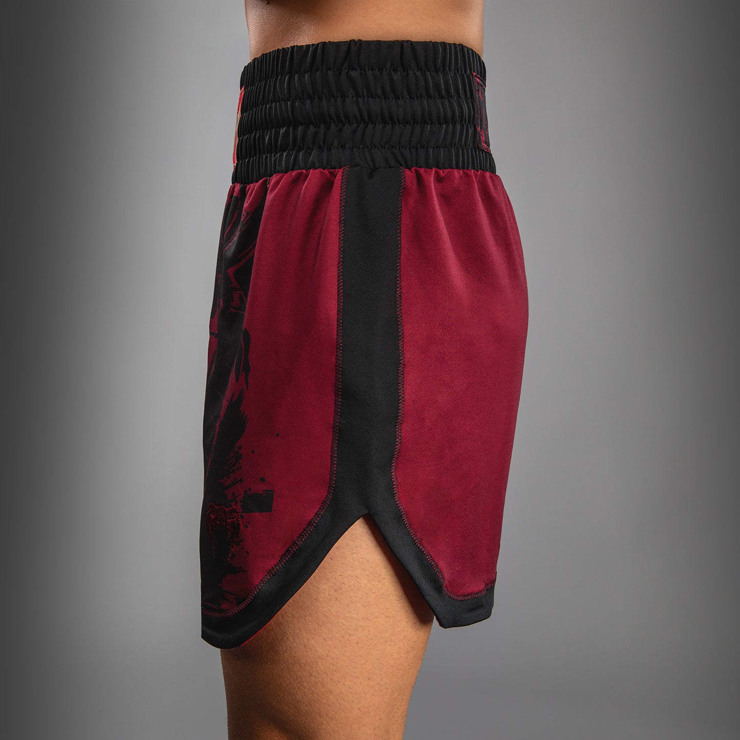 Venum x Assassin’s Creed Shadows Bokshorts voor Mannen - Bordeau/ Zwart
