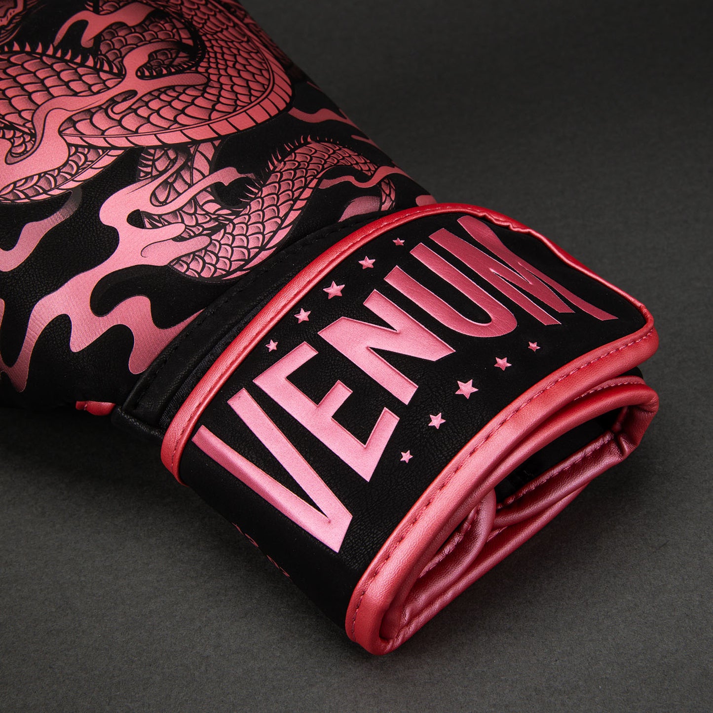Venum Dragon's Flight Bokshandschoenen - Zwart / Metallic roze