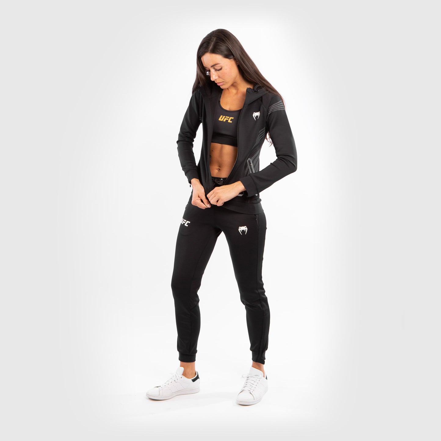 UFC Venum Gepersonaliseerd Authentic Fight Night Walkout Hoodie voor dames - Zwart