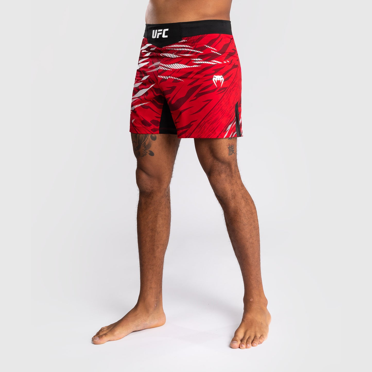 UFC Fusion by Venum Personalized Authentic Fight Night Fight Shorts voor Heren - Kort Fit - Rood