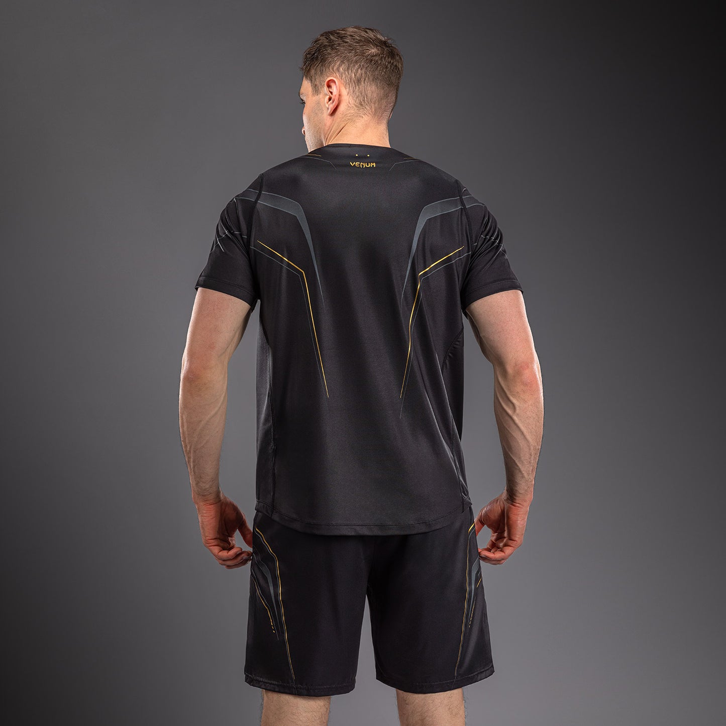 Venum Streamline Dry Tech T-shirt – Zwart/Goud