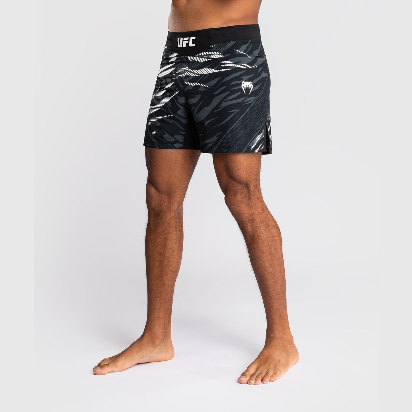 UFC Fusion by Venum Personalized Authentic Fight Night Fight Shorts voor Heren - Kort Fit - Zwart