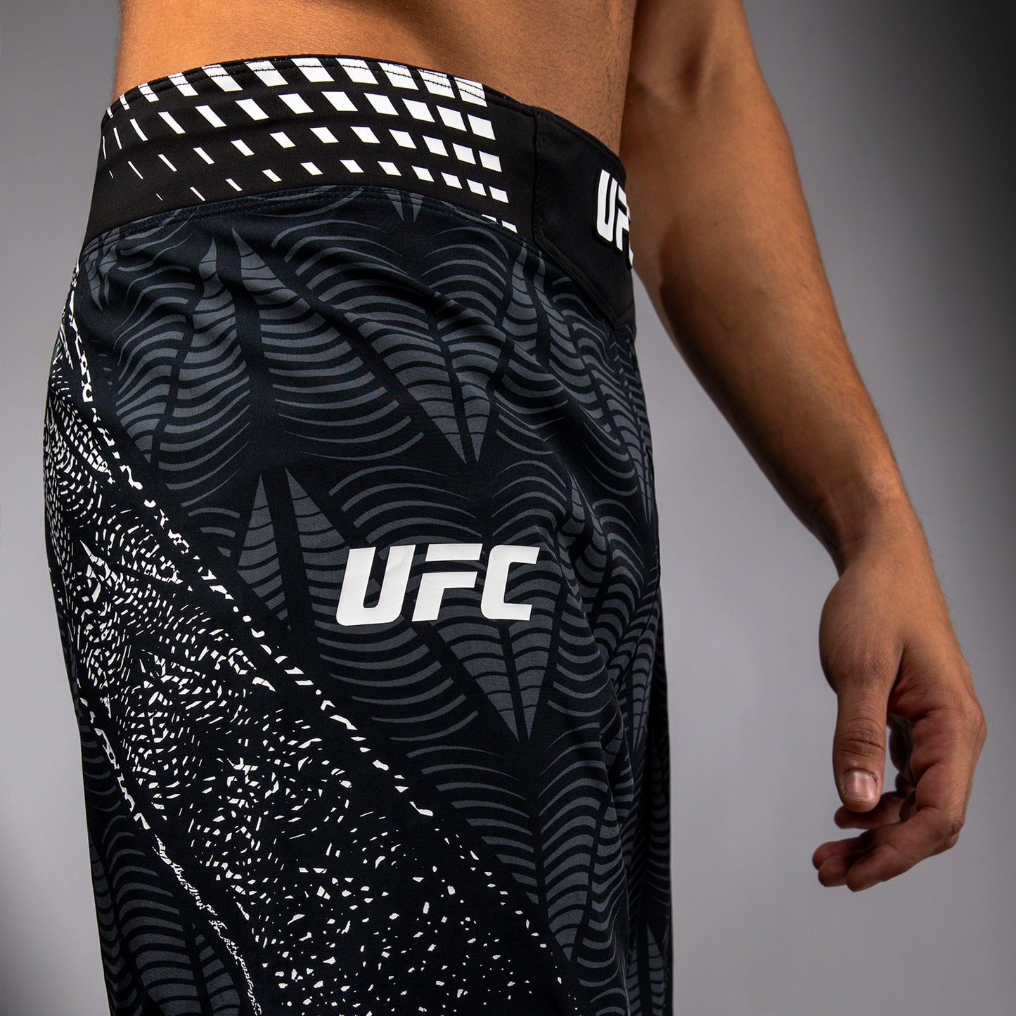 UFC Zenith by Venum Authentic Fight Night Long Fit Fight Short Heren Personalized - Zwart