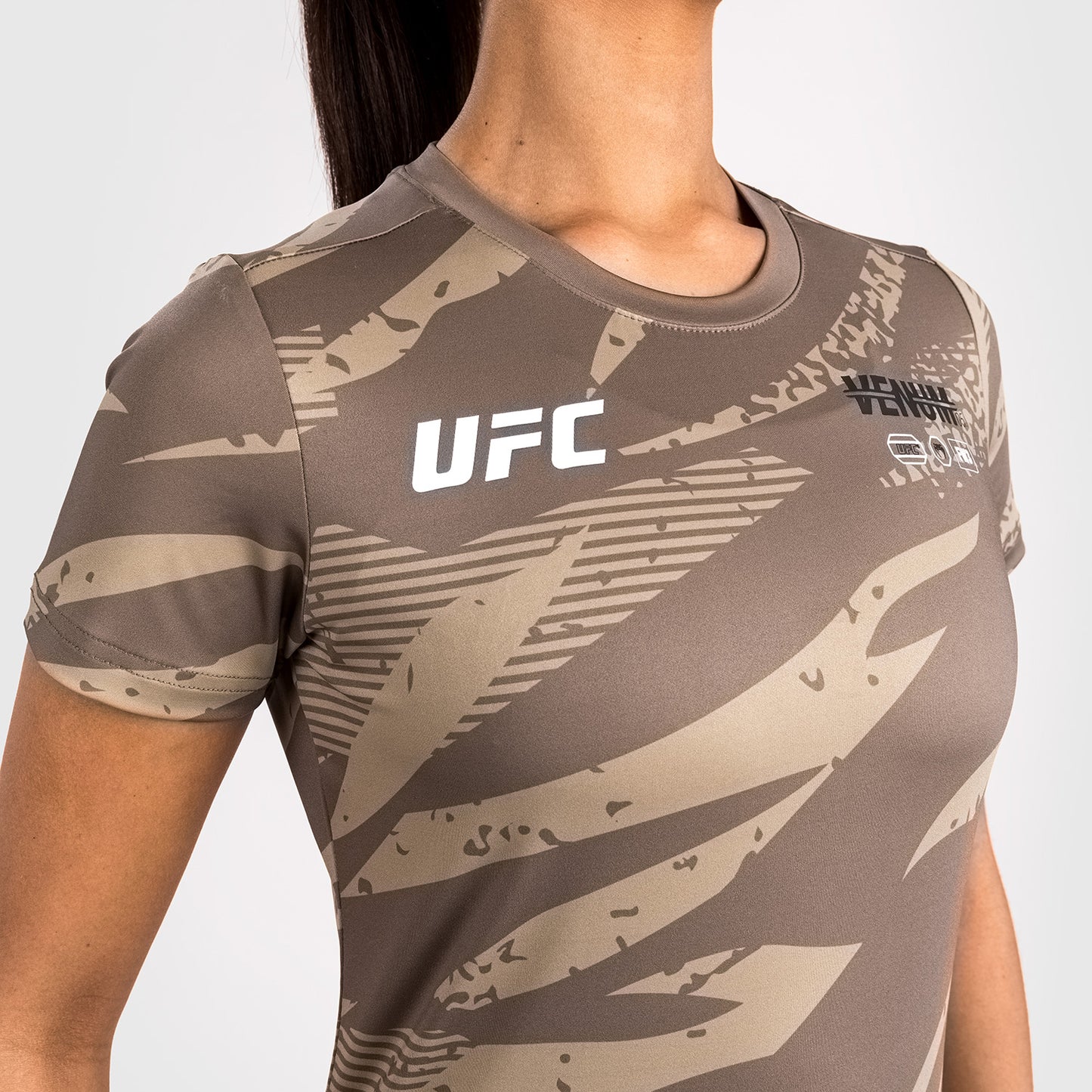 UFC Adrenaline By Venum Fight Week Dry-Tech T-Shirt Voor Vrouwen - Desert Camo