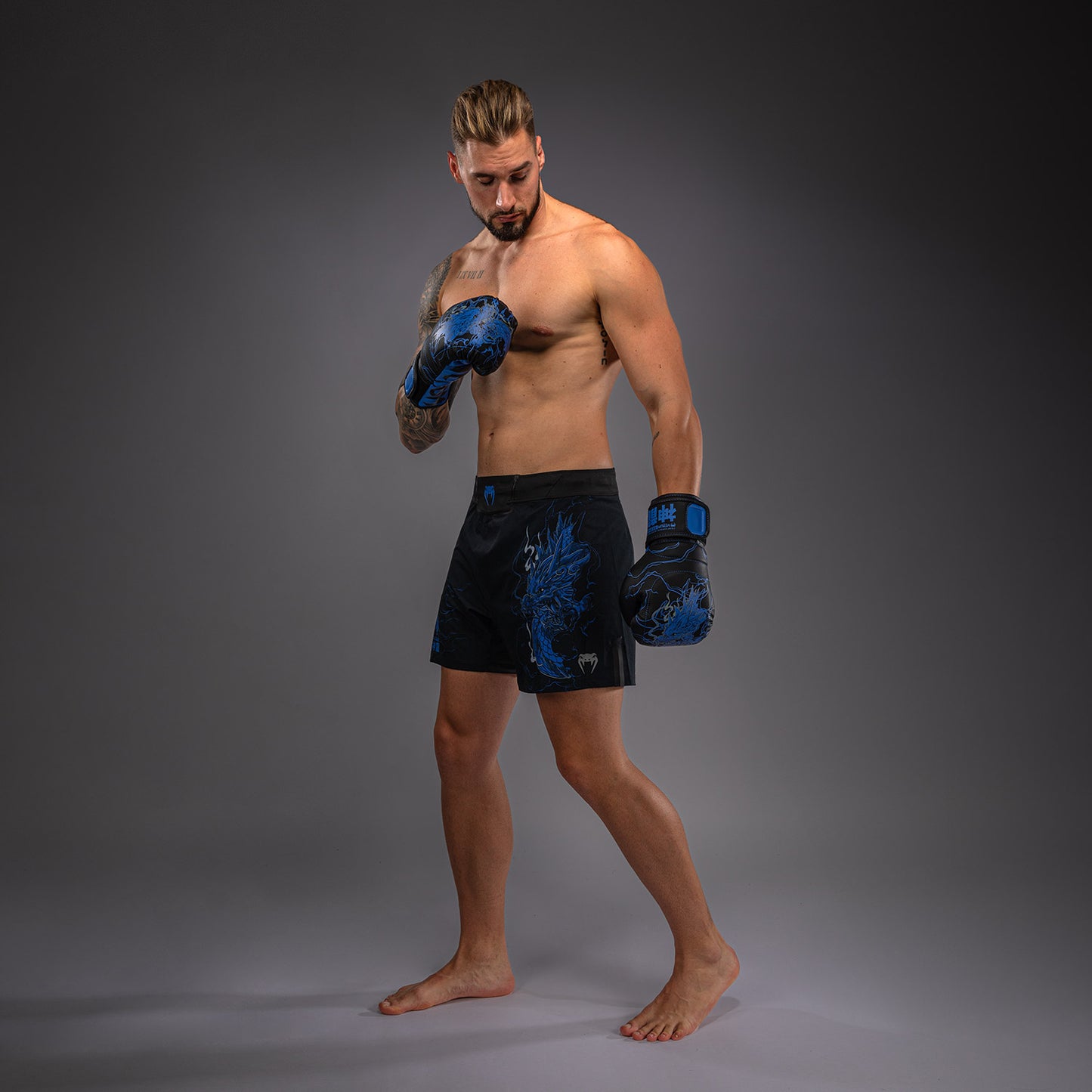 Venum Thunder Dragon Fightshorts – Zwart/Koningsblauw