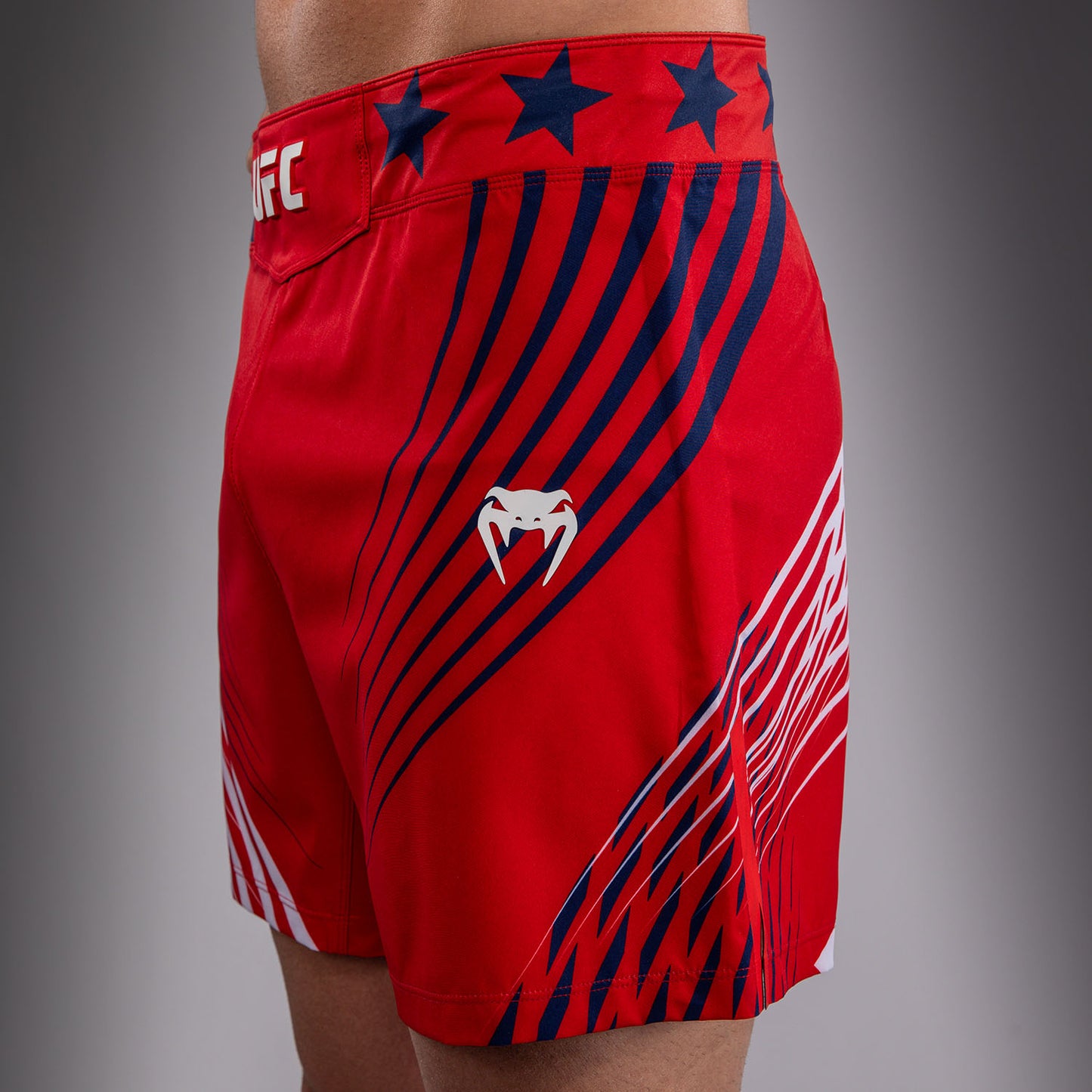Official UFC Freedom 250 by Venum Op maat gemaakt Authentic Fight Night Fight Shorts Short Fit voor heren - Rood