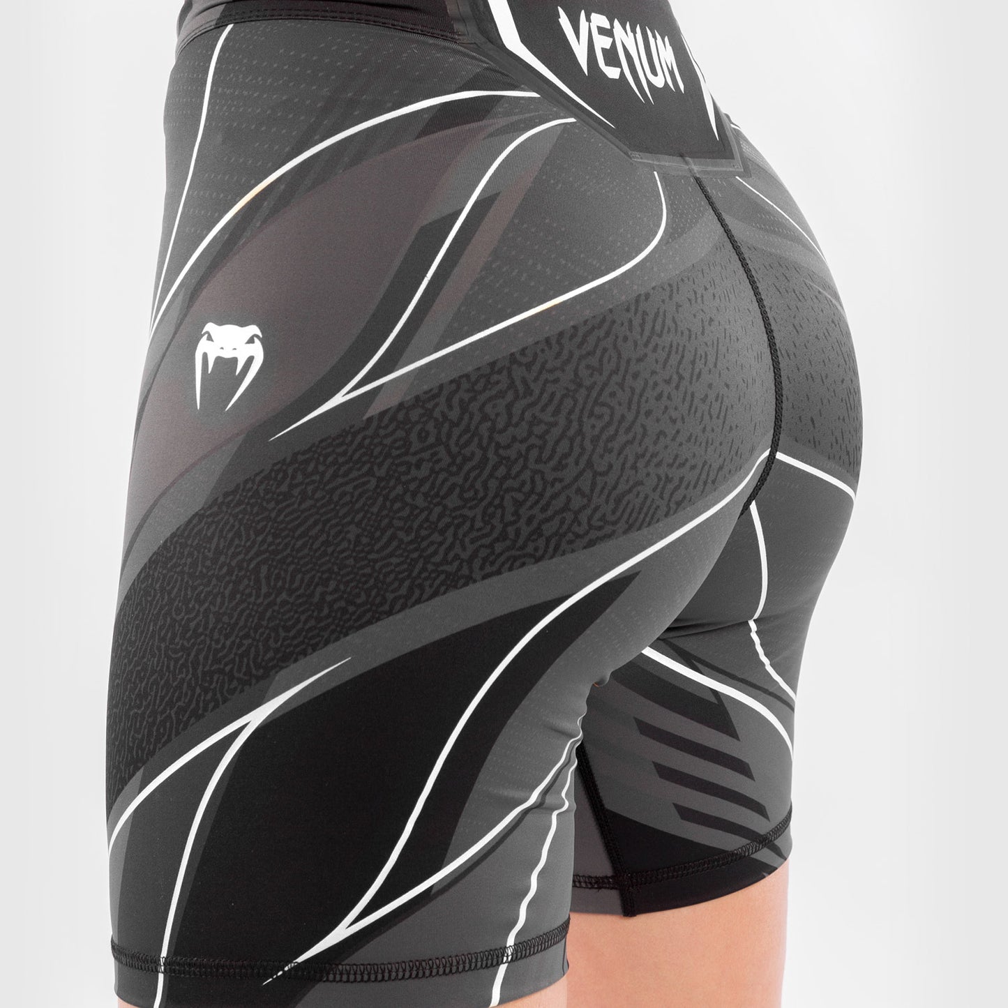 UFC Venum Authentic Fight Night Vale Tudo Damesshort - Long Fit - Zwart