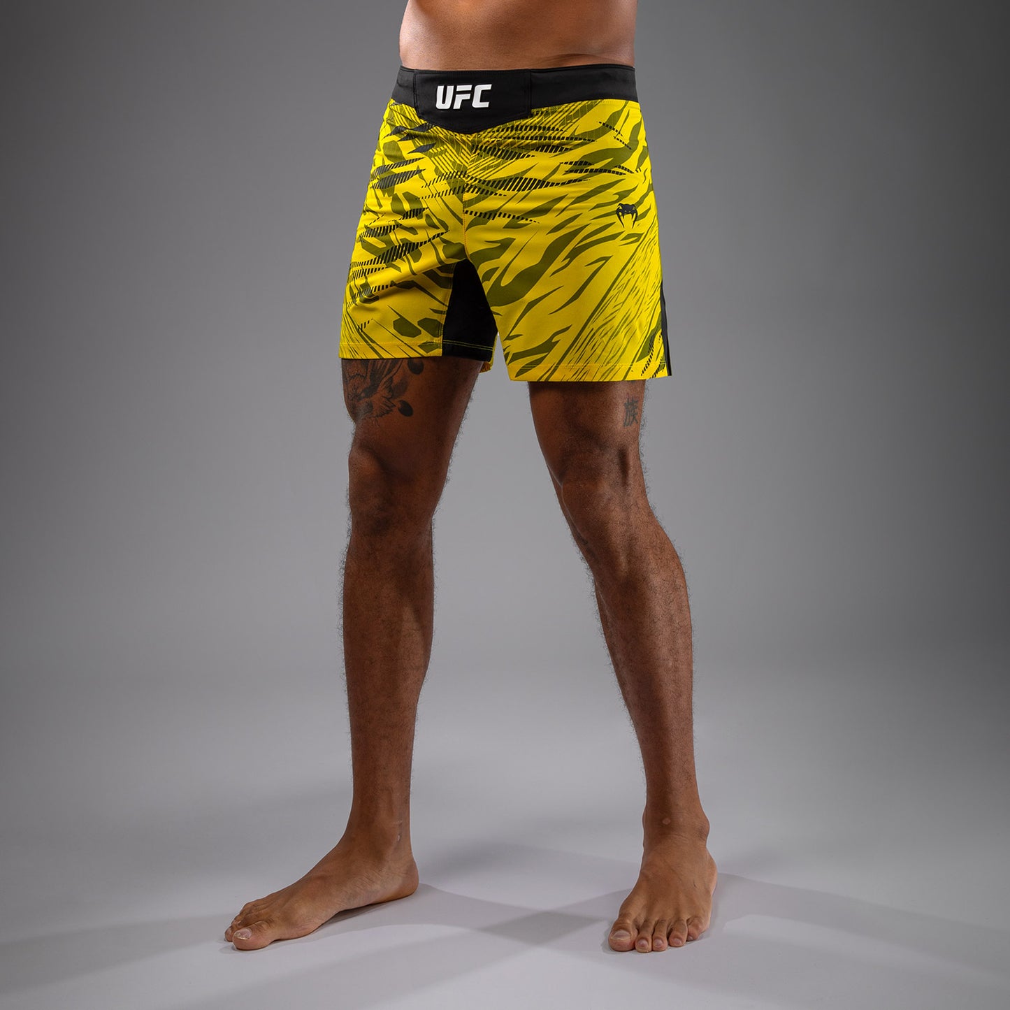 UFC Fusion by Venum Authentic Fight Night Fight Shorts voor Heren - Kort Fit - Geel