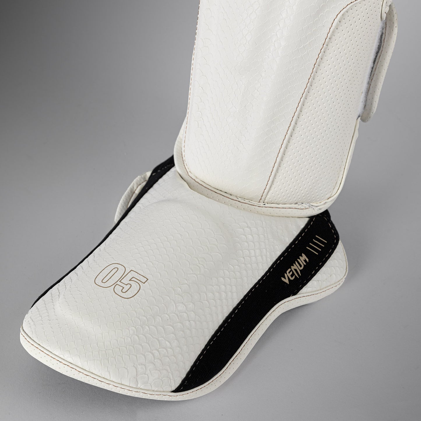 Venum Impact Evo Scales Scheenbeschermers – Ivoor