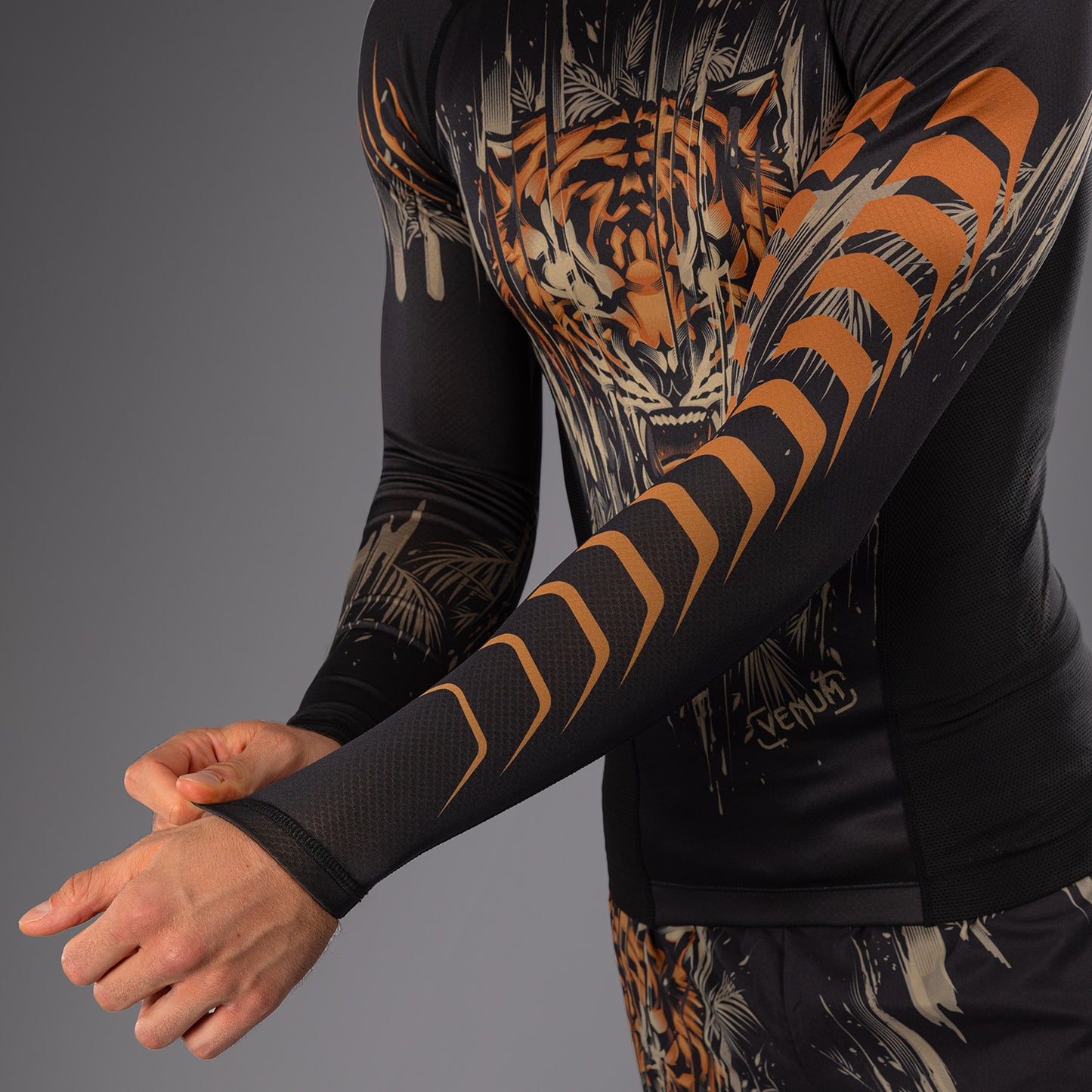 Venum Tiger Lange Mouw Rashguard - Zwart / Neon Oranje