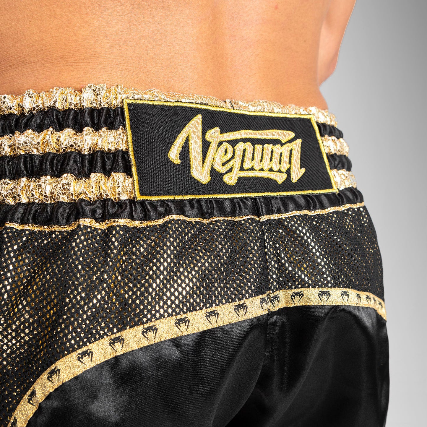 Venum Absolute 2.0 Muay Thai-shorts - zwart/goud