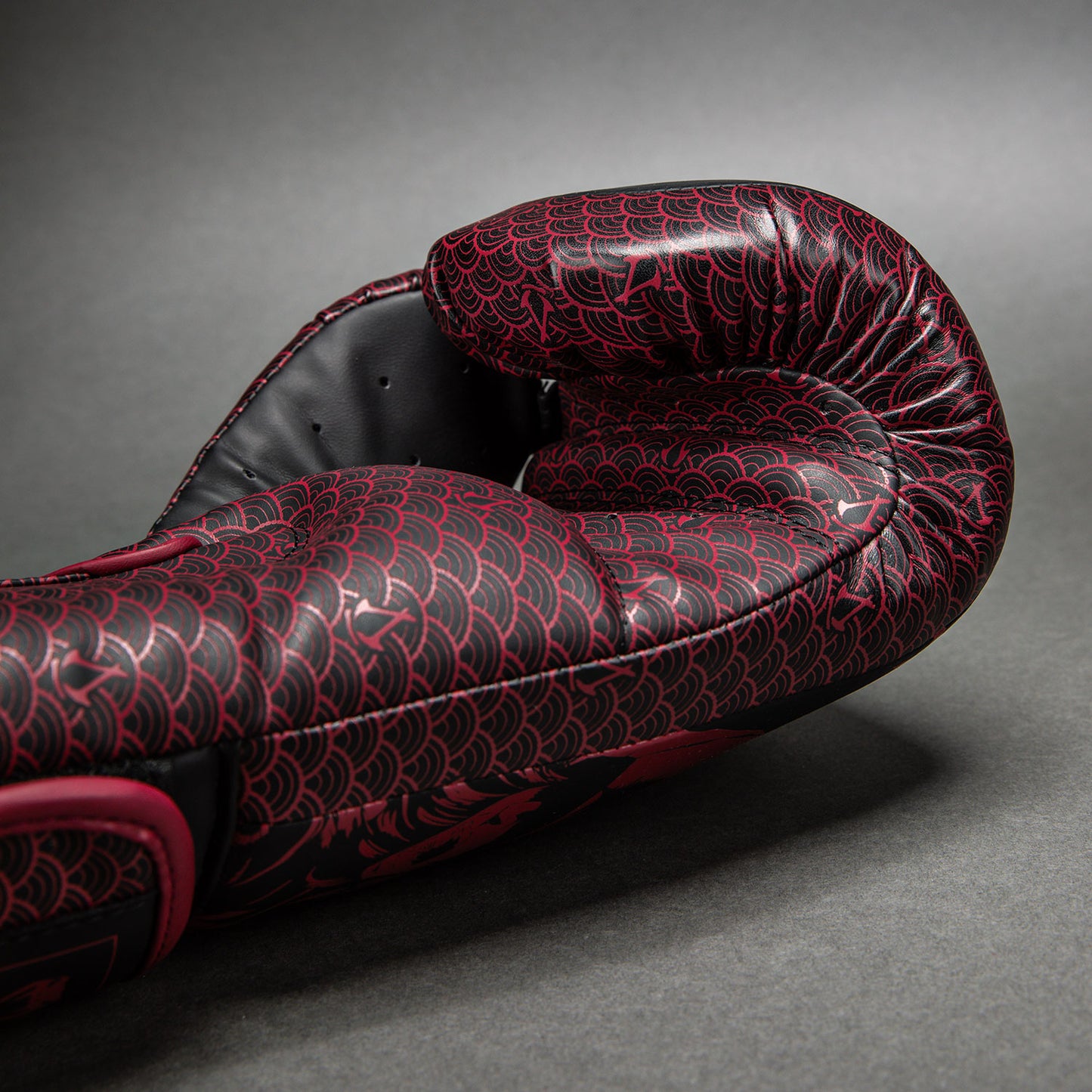 Venum x Assassin’s Creed Shadows Bokshandschoenen - Bordeaux/Zwart