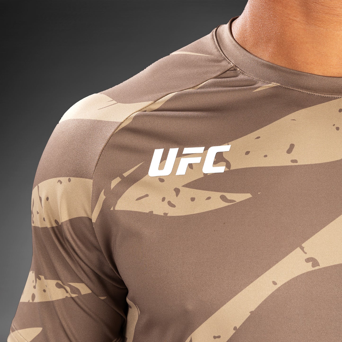 UFC Adrenaline By Venum Fight Week Dry Tech T-Shirt Voor Mannen - Desert Camo