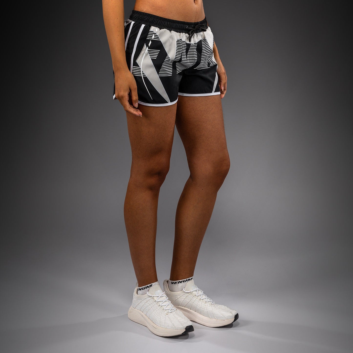 Venum Adrenaline Dames Trainingsshorts – Zwart/Ivoor