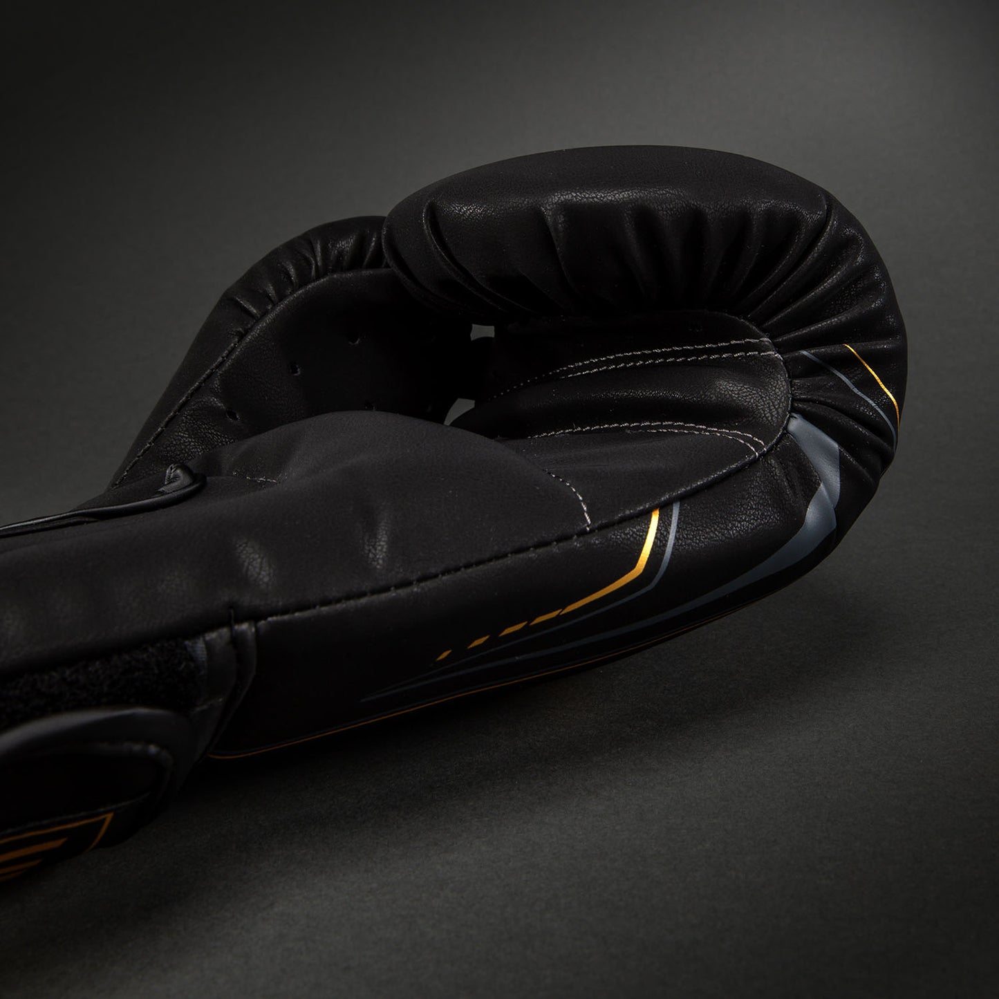 Venum Streamline Bokshandschoenen Zwart/Goud