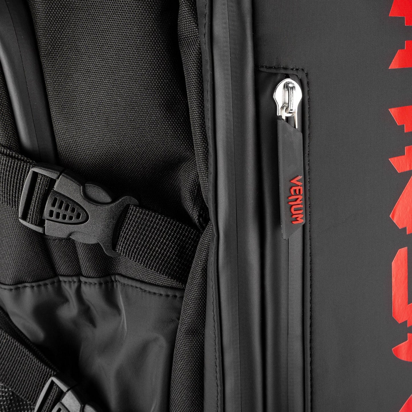 Venum Challenger Xtrem Evo Rugzak (50-63L) – Zwart/Rood