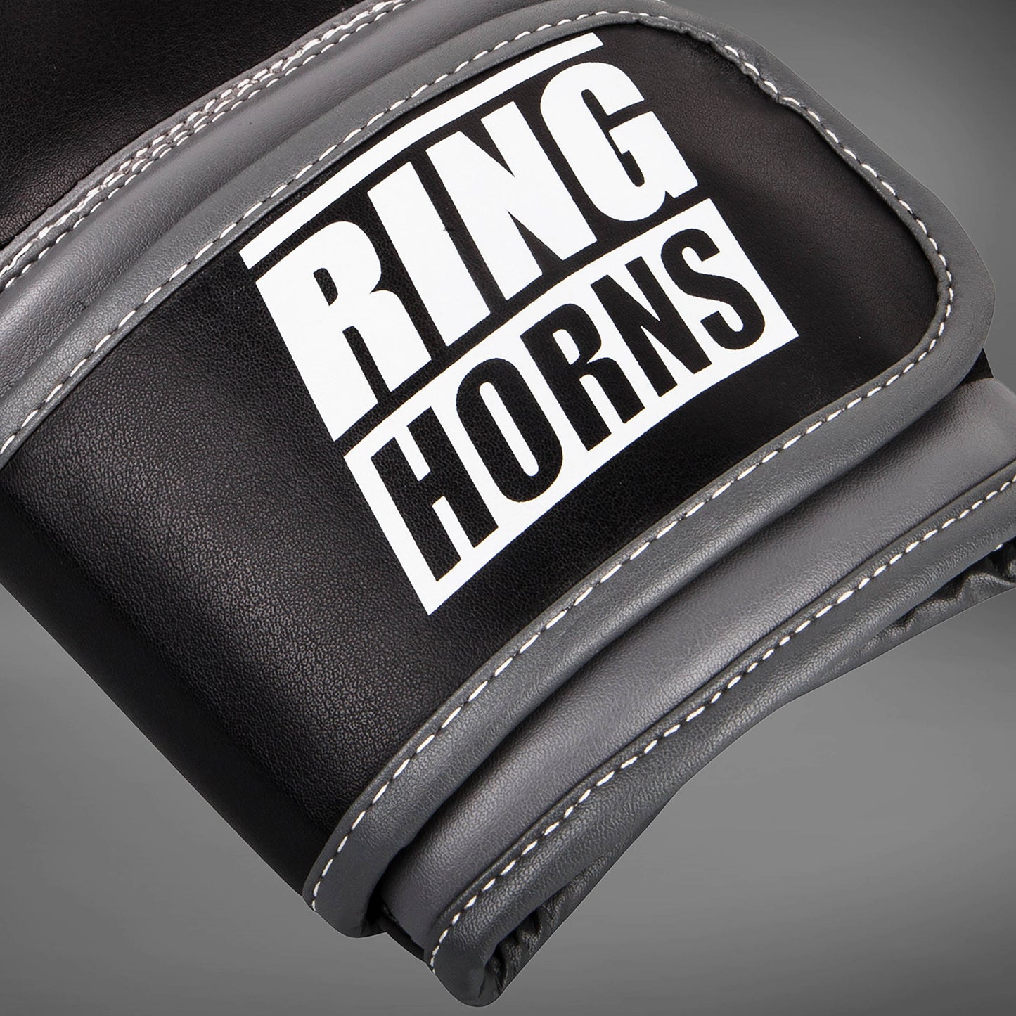 Ringhorns Charger by Venum Bokshandschoenen - Zwart