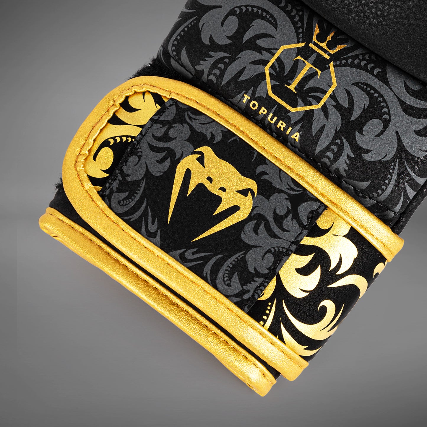 Venum x Topuria Unmatched Edition MMA Sparring Handschoenen - Zwart/Goud