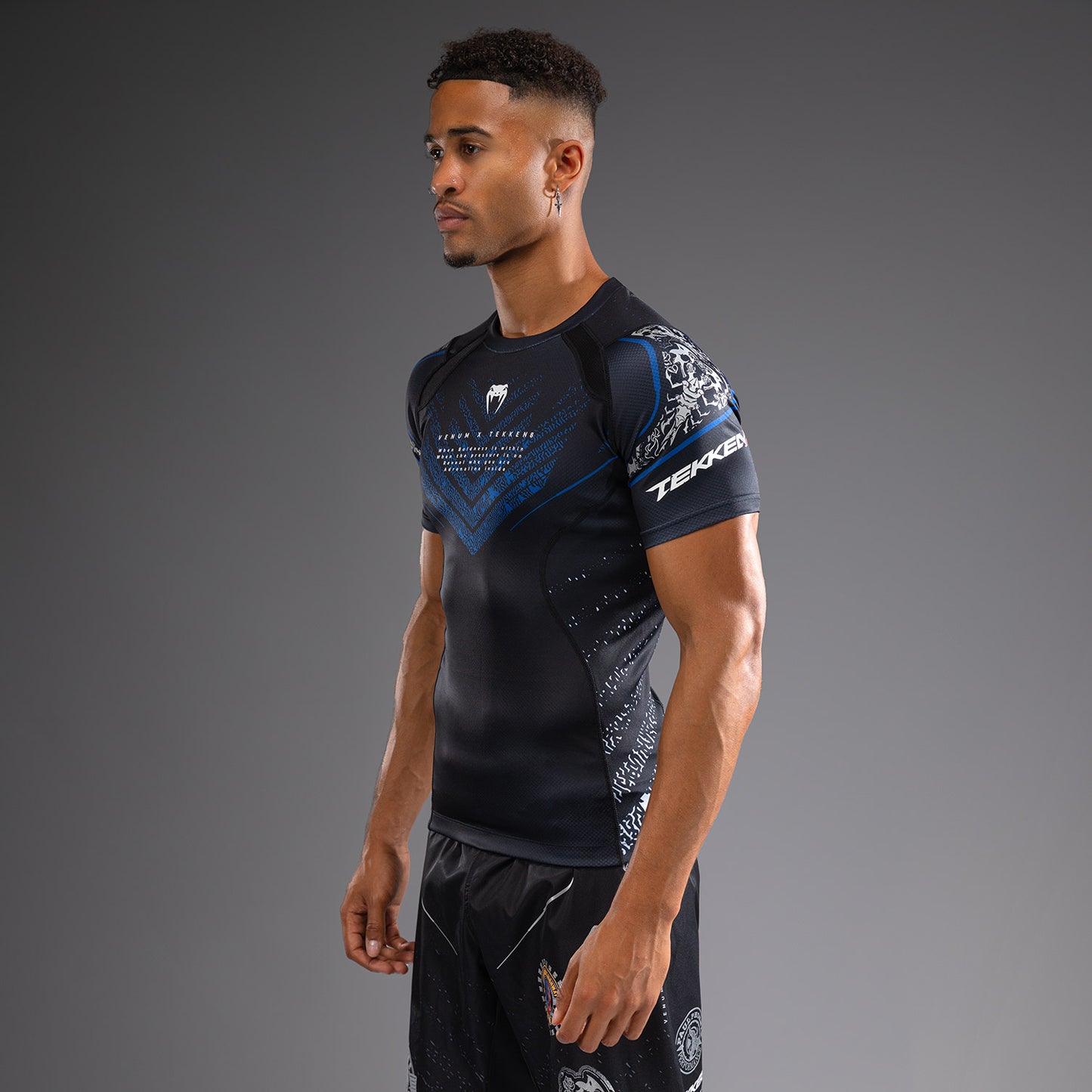 Venum x TEKKEN 8 - Paul Phoenix Rashguard - Zwart/Blauw