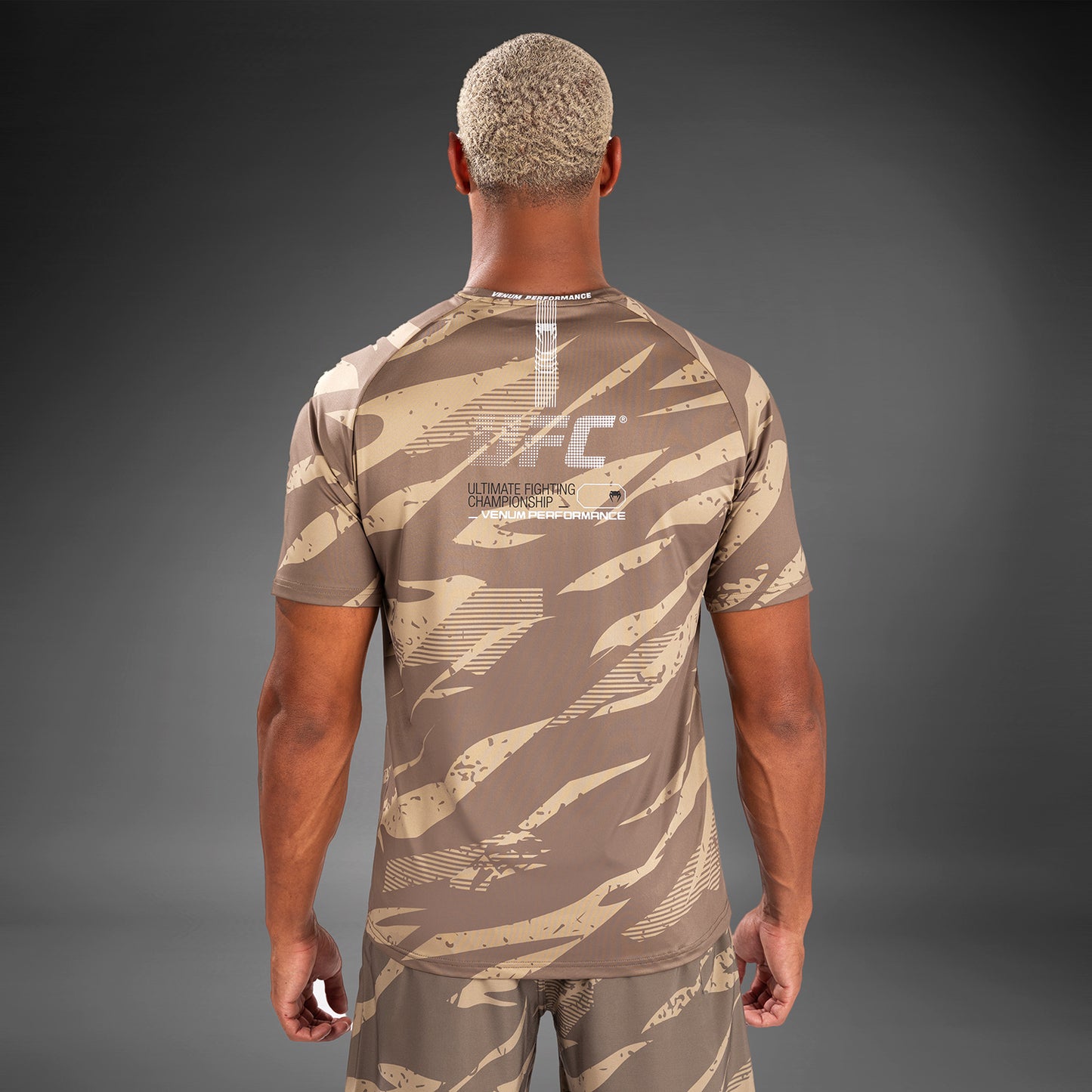UFC Adrenaline By Venum Fight Week Dry Tech T-Shirt Voor Mannen - Desert Camo