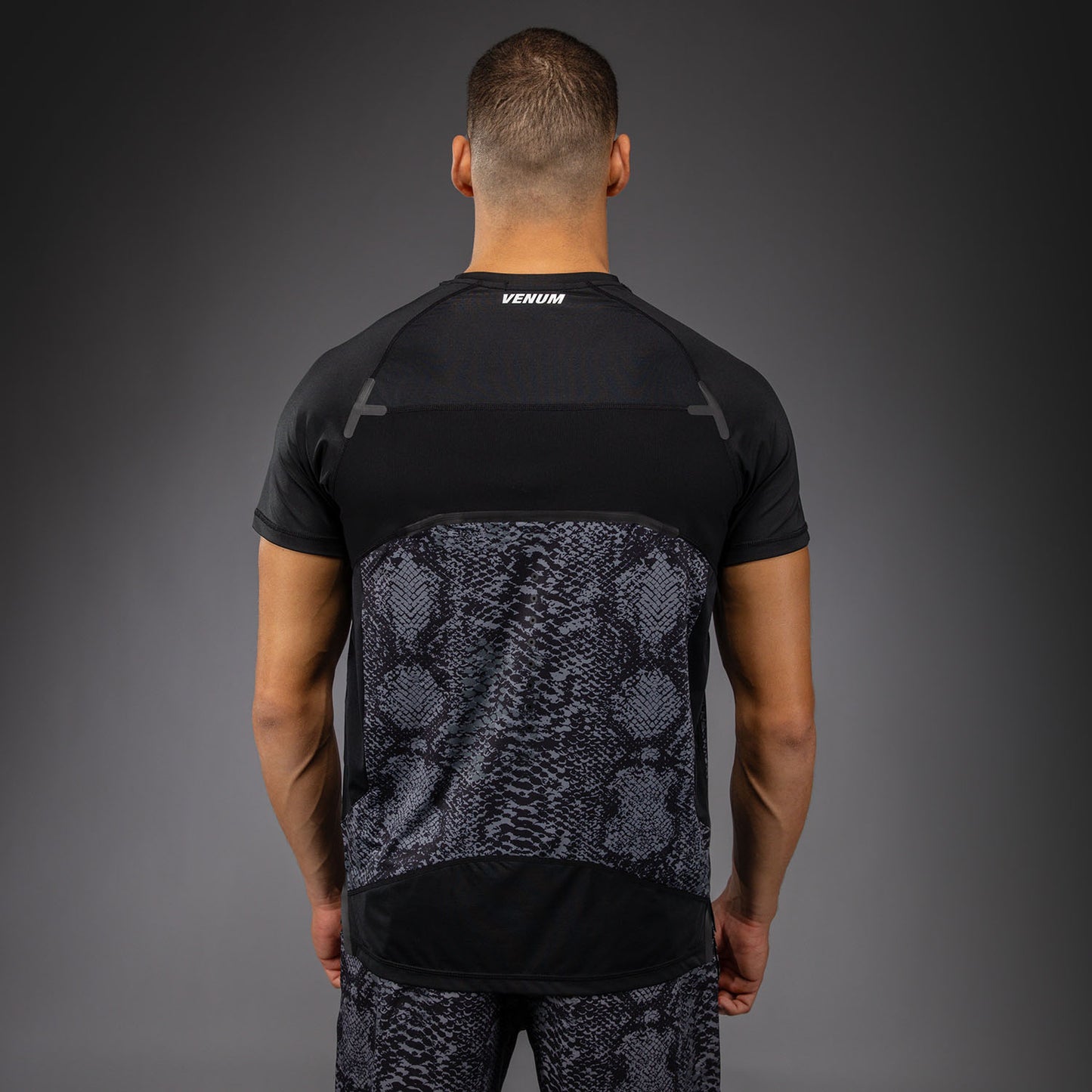 Venum G-Fit Scales Dry Tech T-shirt – Zwart/Antracietgrijs