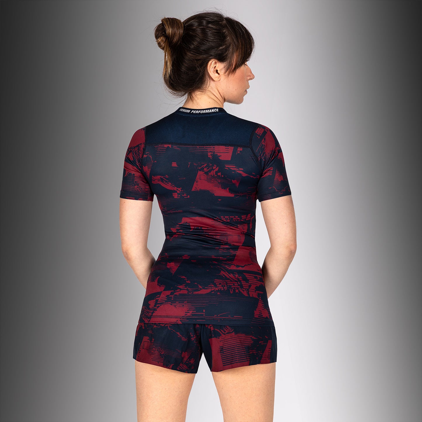 UFC Zenith by Venum Authentic Fight Week Performance Rashguard Korte Mouw Dames - Marineblauw/Bordeauxrood/Zilver