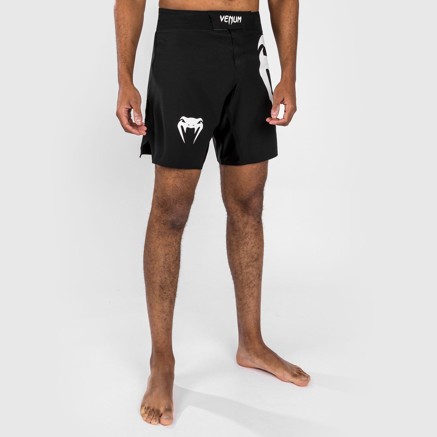Venum Light 5.0 Vechtshorts - Zwart/Wit