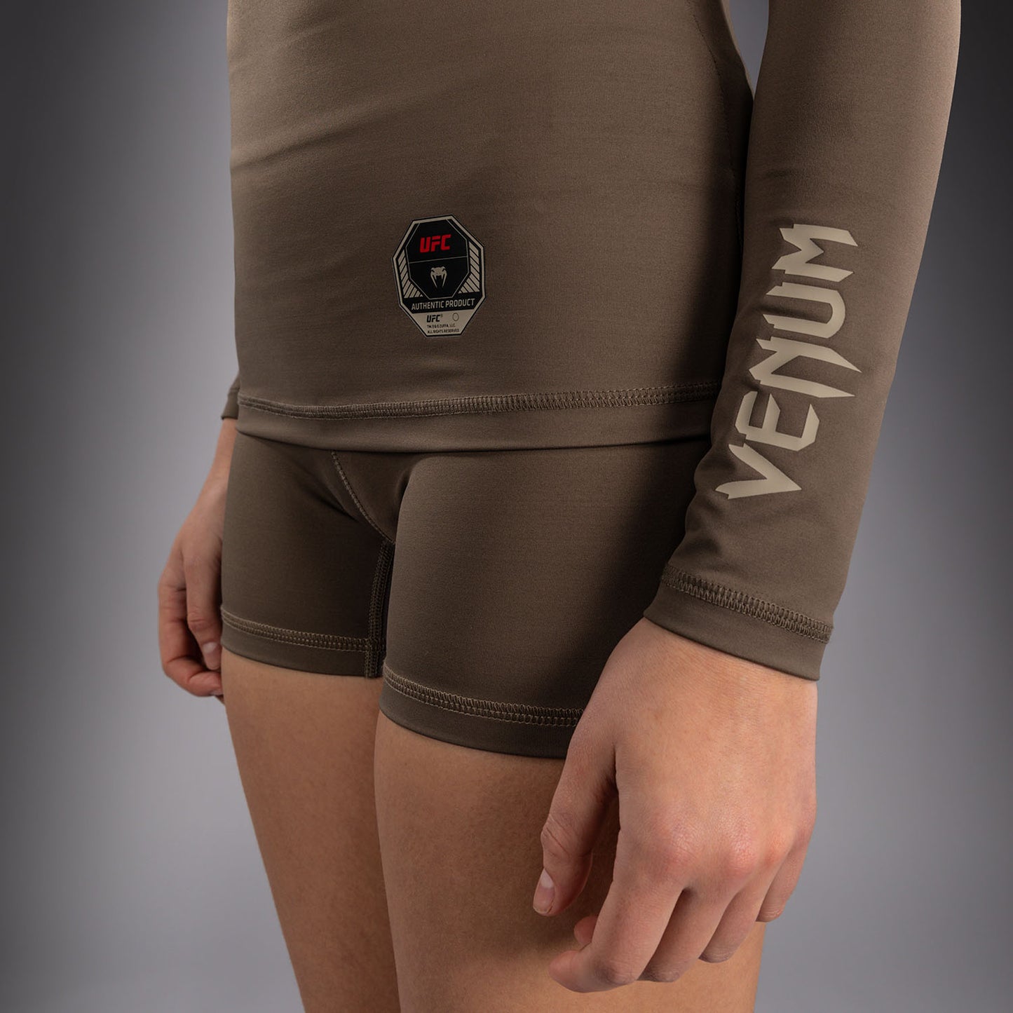 Venum UFC Unity by Venum Authentic Fight Week Dames Technische Rashguard met Lange Mouwen - Bruin