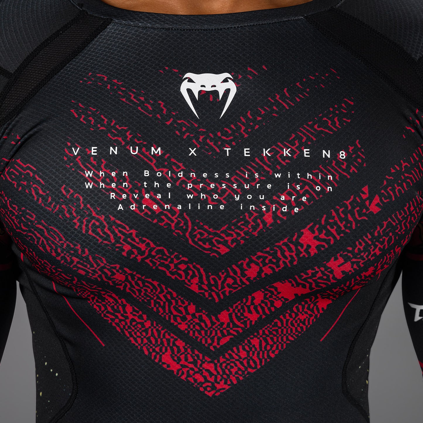 Venum x TEKKEN 8 - Marshall Law Rashguard - Zwart/Rood/Goud