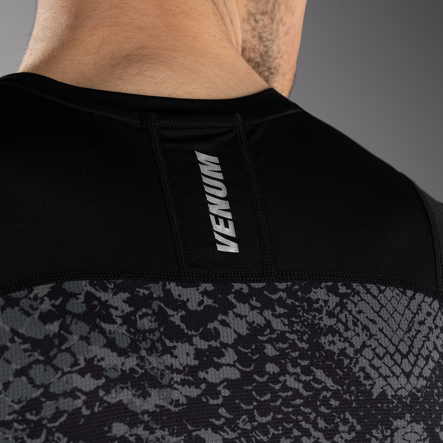 Venum G-Fit Scales Mouwloos Rashguard – Zwart/Antracietgrijs
