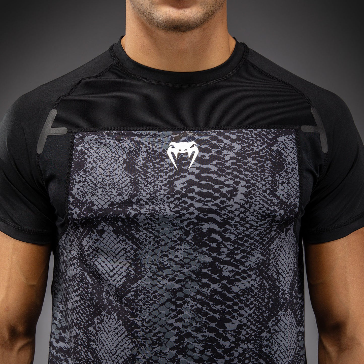 Venum G-Fit Scales Dry Tech T-shirt – Zwart/Antracietgrijs