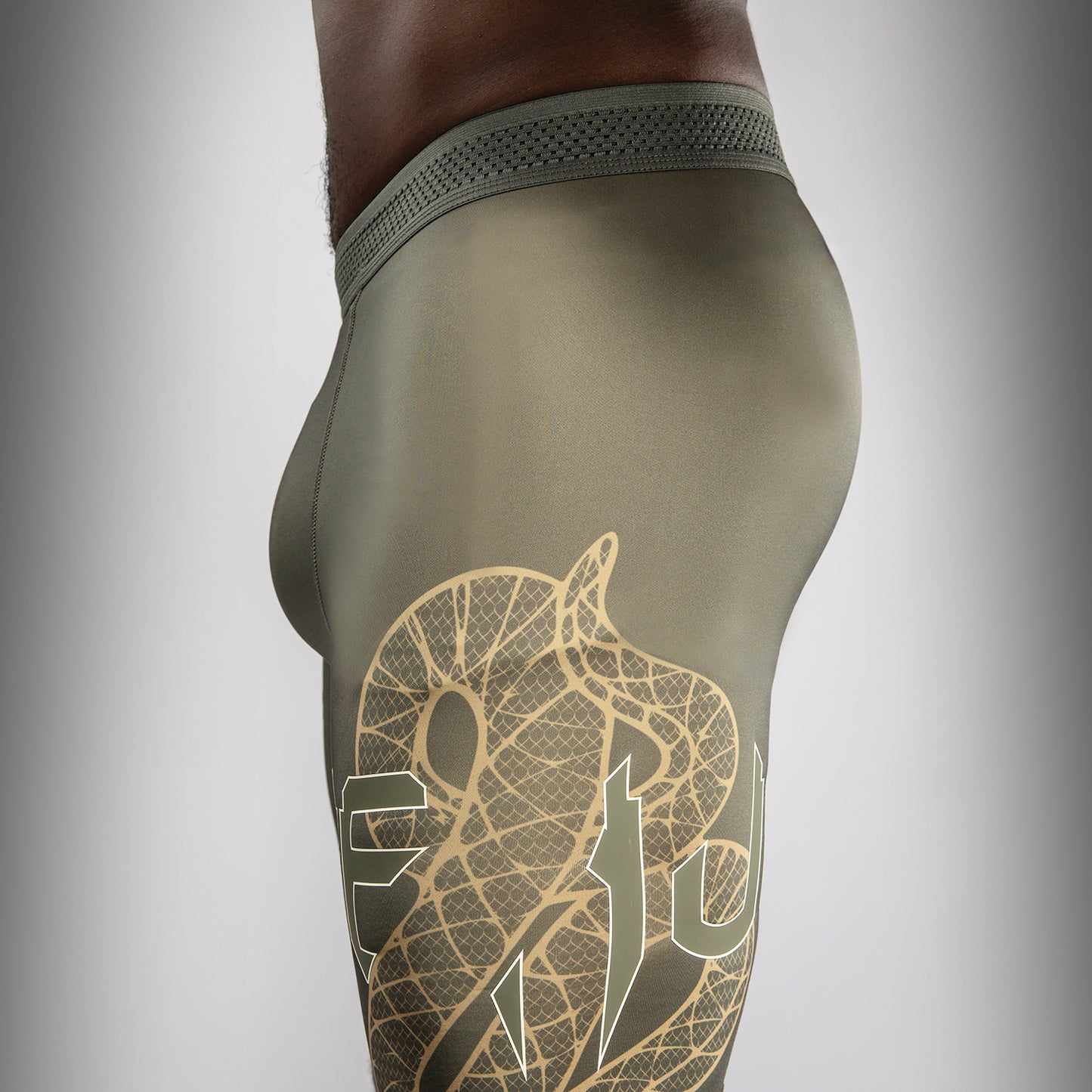 Venum Serpenti Vale Tudo Shorts – Khaki/Bronze/Ivoor