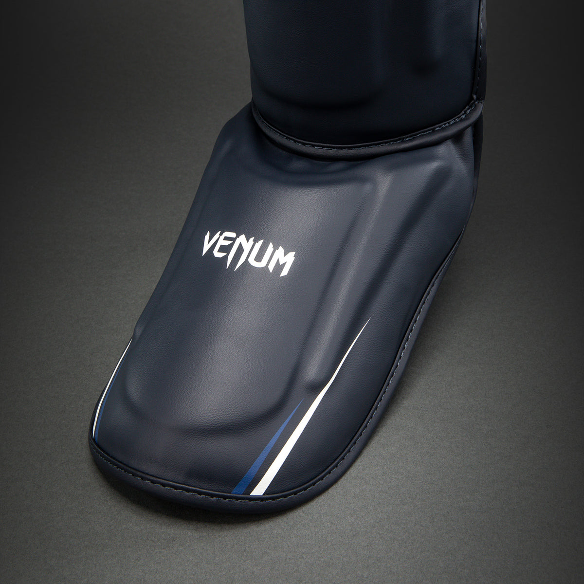 Venum G-Core Scheenbeschermers - Marineblauw/Wit
