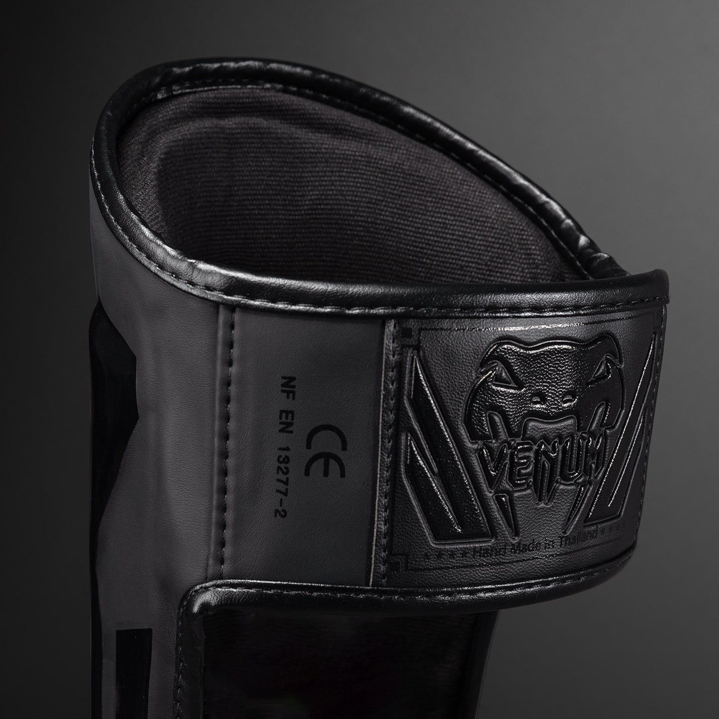 Venum Elite Standup Scheenbeschermers - mat/zwart