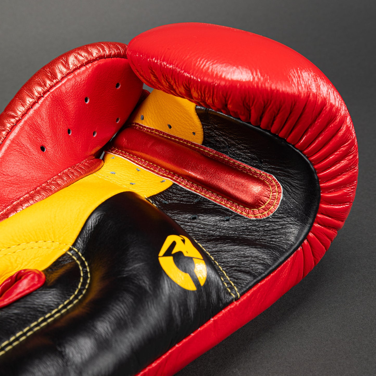 Venum Giant 3.0 Bokshandschoenen - rood/geel/goud