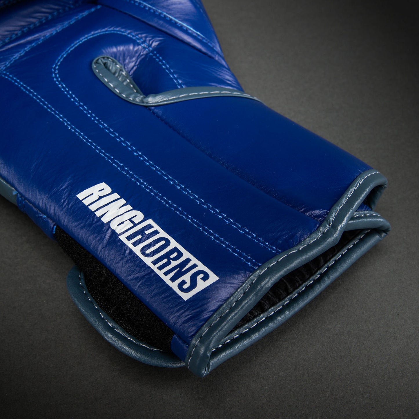 Ringhorns Charger by Venum Bokshandschoenen – Marineblauw/Rood