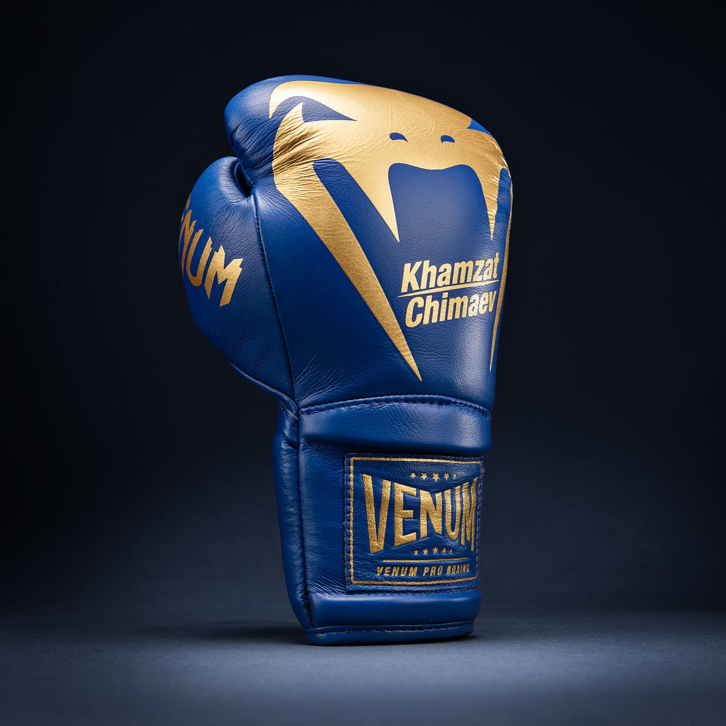 Venum Giant 2.0 Khamzat Chimaev Pro bokshandschoenen - Blauw goud