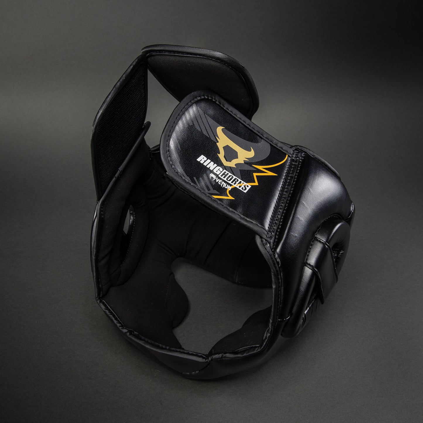 Venum Ringhorns Charger Hoofdbeschermer – Zwart/Goud