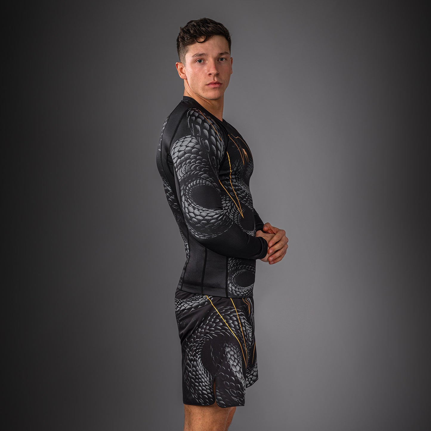 Venum Matupa Rashguard met lange mouwen - Zwart/Grijs/Goud