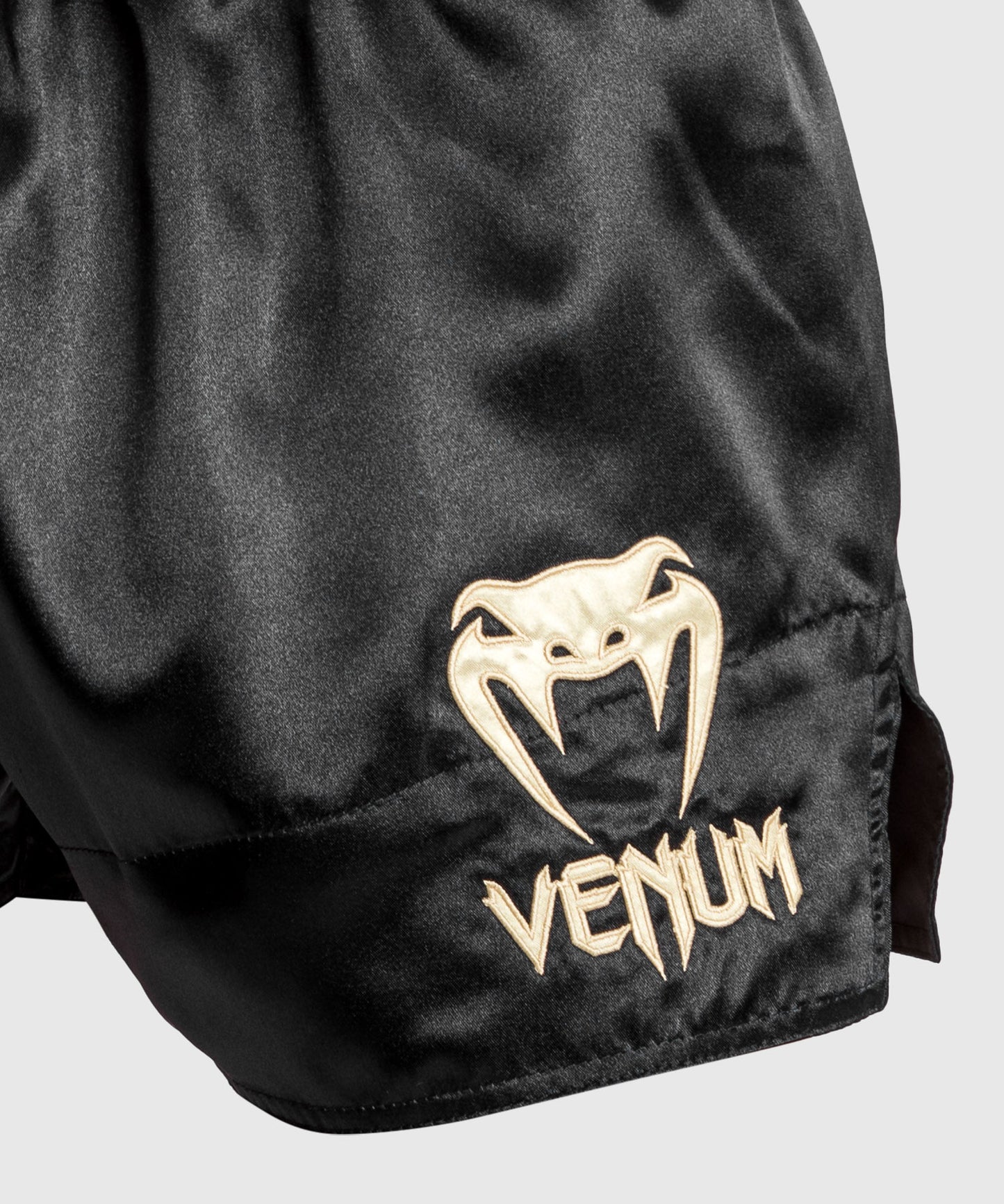 Venum Classic Muay Thai Kort Rood/Zwart/Goud