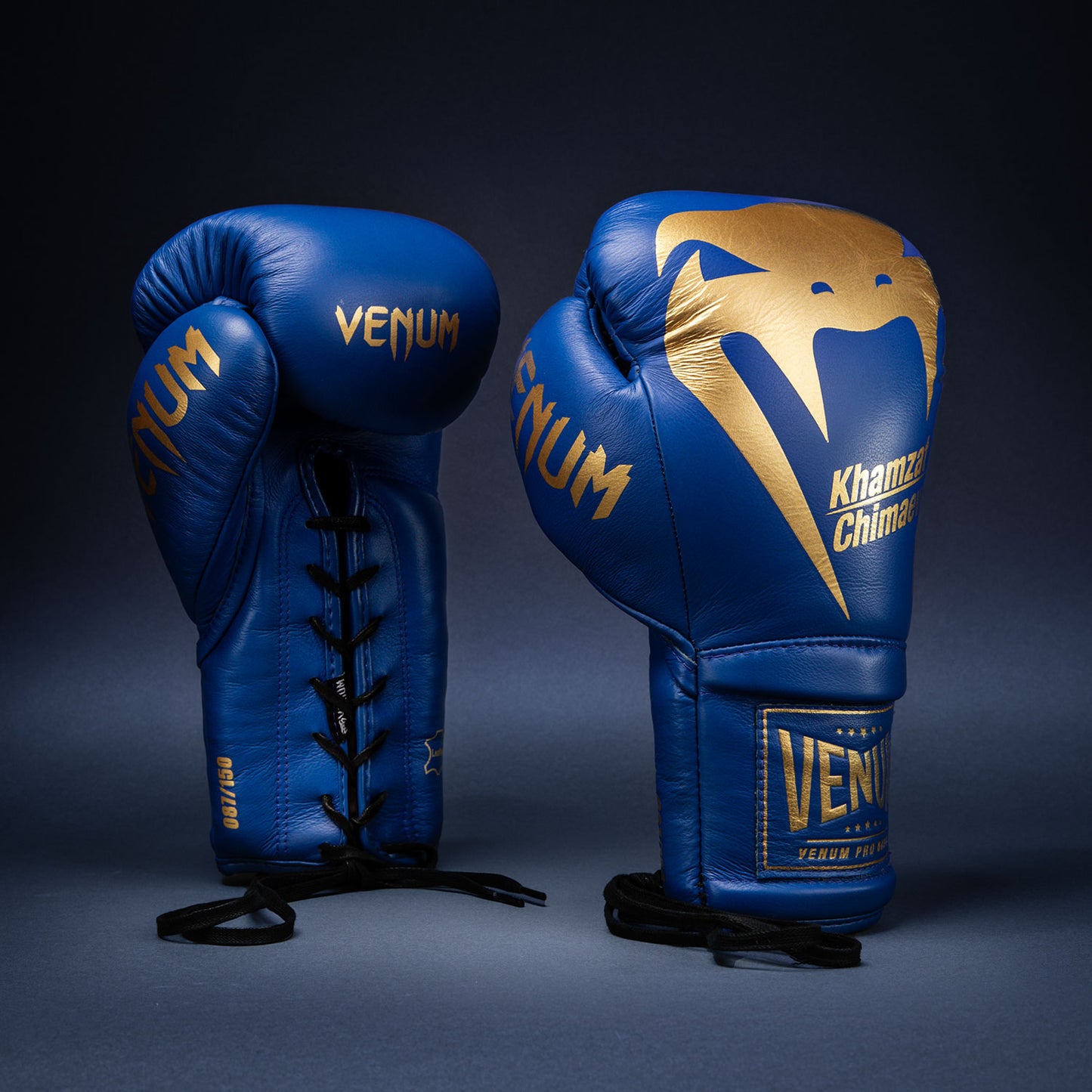 Venum Giant 2.0 Khamzat Chimaev Pro bokshandschoenen - Blauw goud