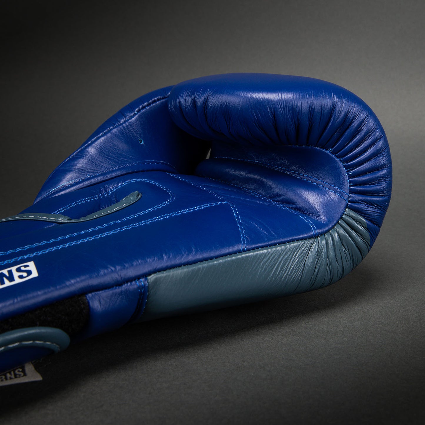 Ringhorns Charger by Venum Bokshandschoenen – Marineblauw/Rood