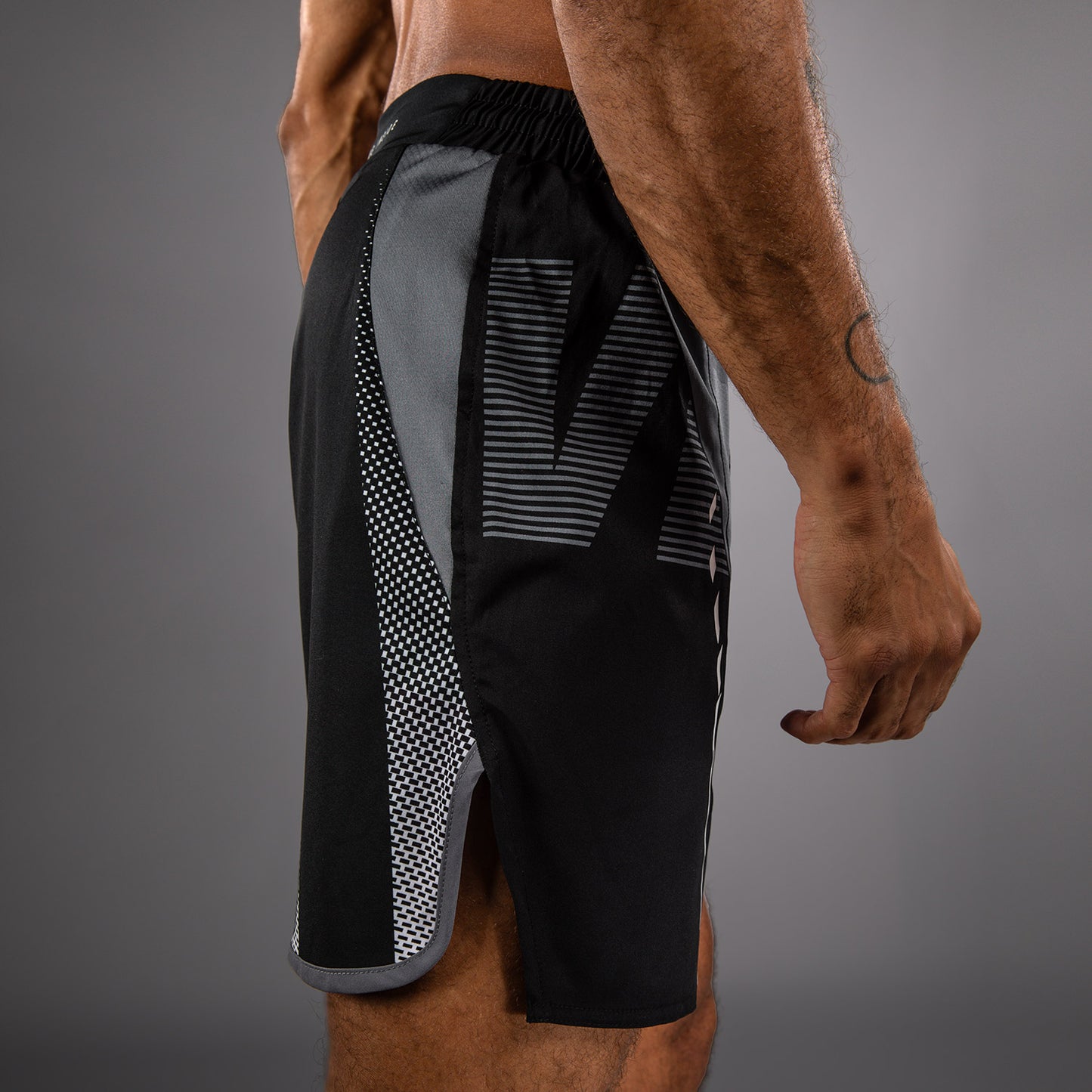 Venum Adrenaline Fightshorts – Zwart/Zilvergrijs