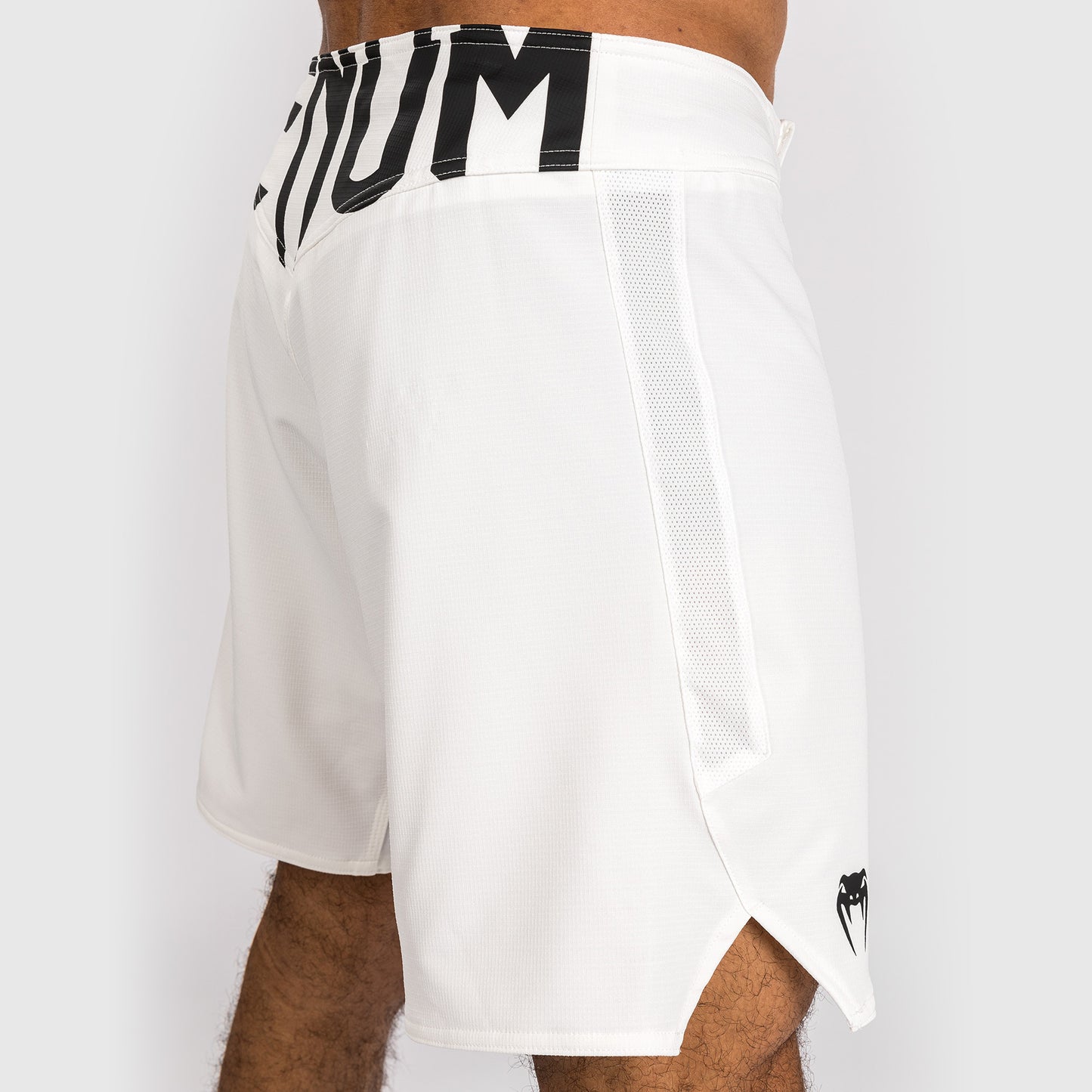 Venum Light 5.0 Vechtshorts - Wit/Zwart