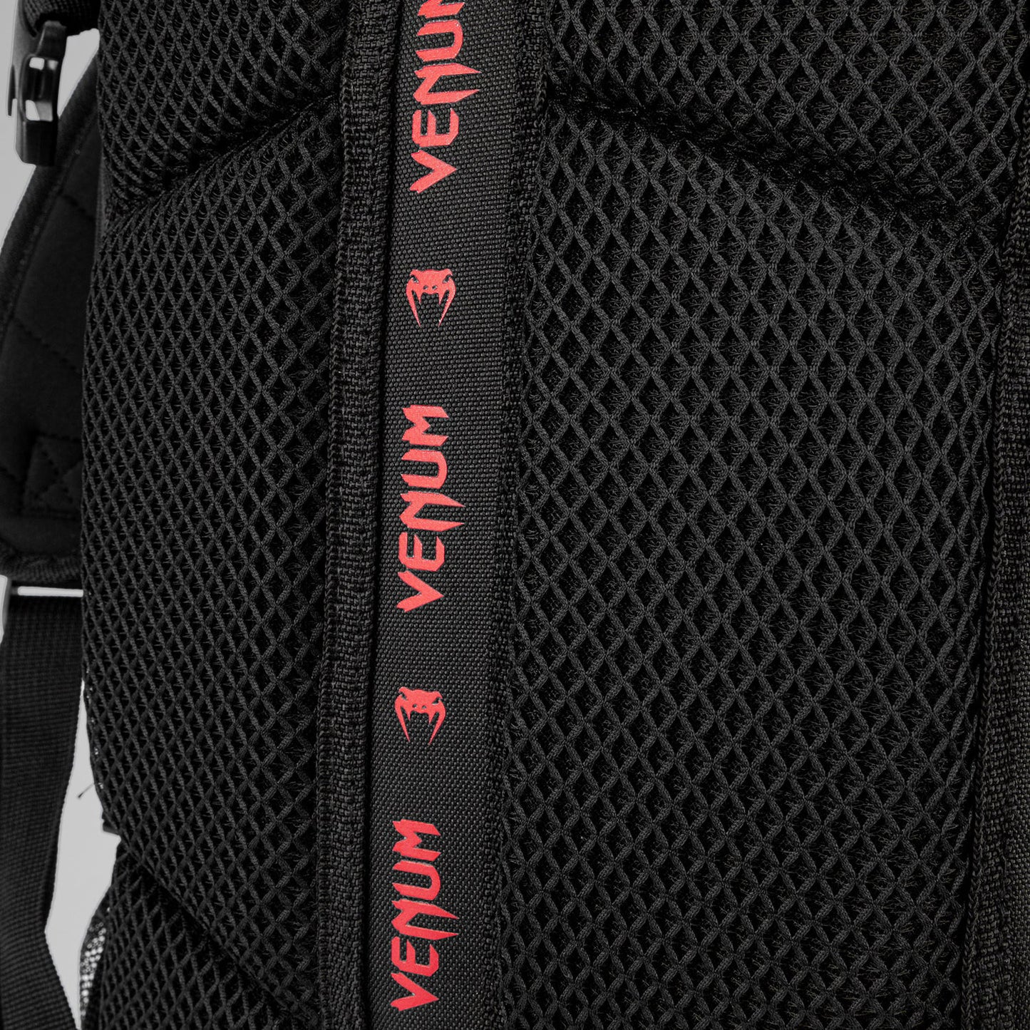 Venum Challenger Pro Evo Rugzak (20-25L) – Zwart/Rood
