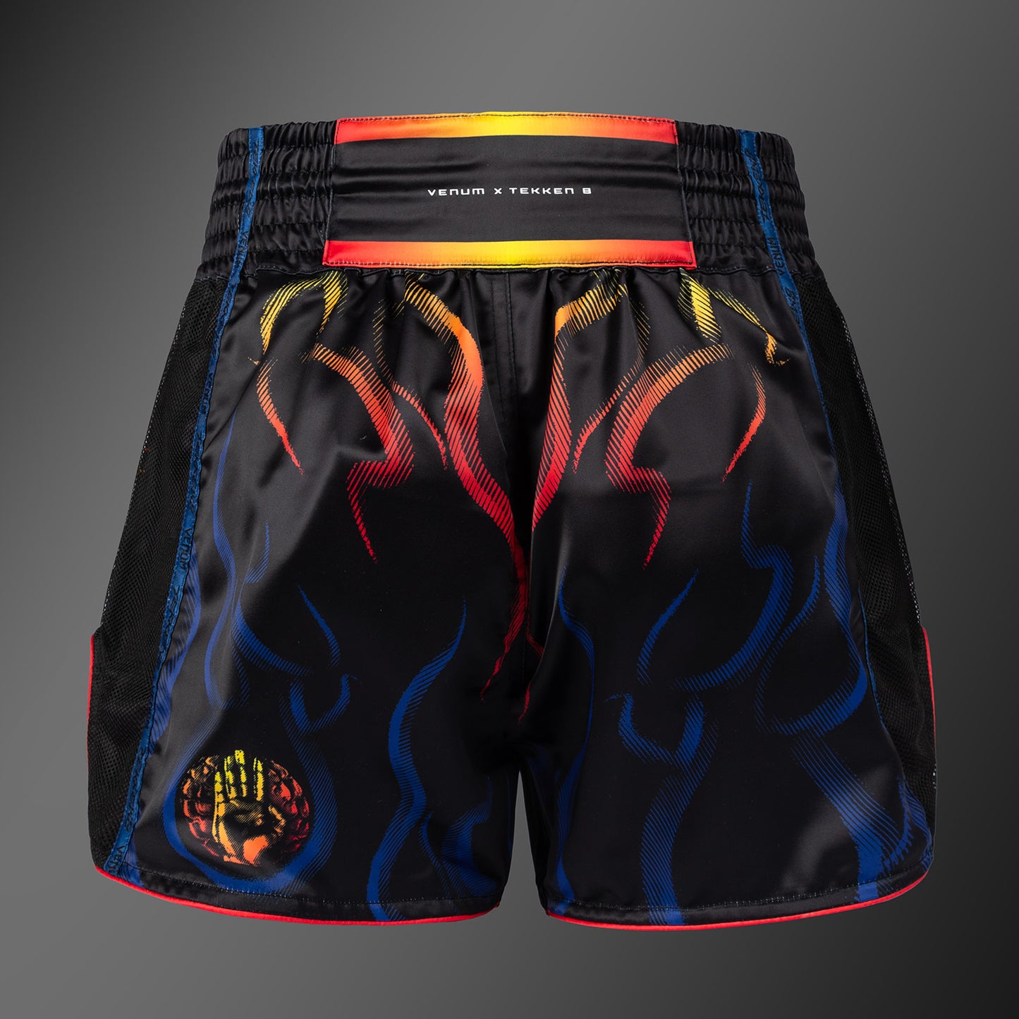 Venum x TEKKEN 8 Muay Thai Shorts - Yoshimitsu - Zwart/Oranje