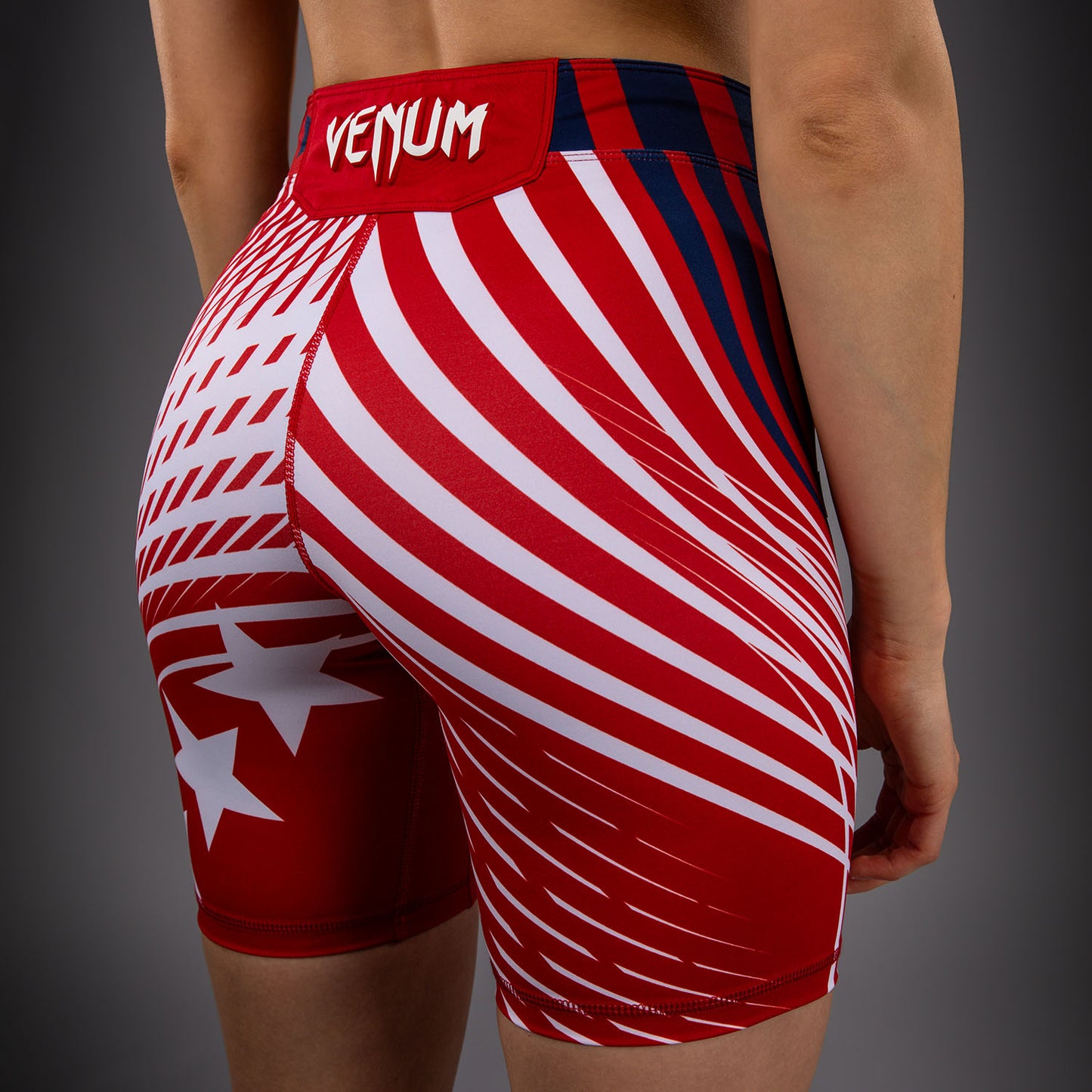 Official UFC Freedom 250 by Venum Authentic Vale Tudo Shorts Long Fit voor dames - Rood