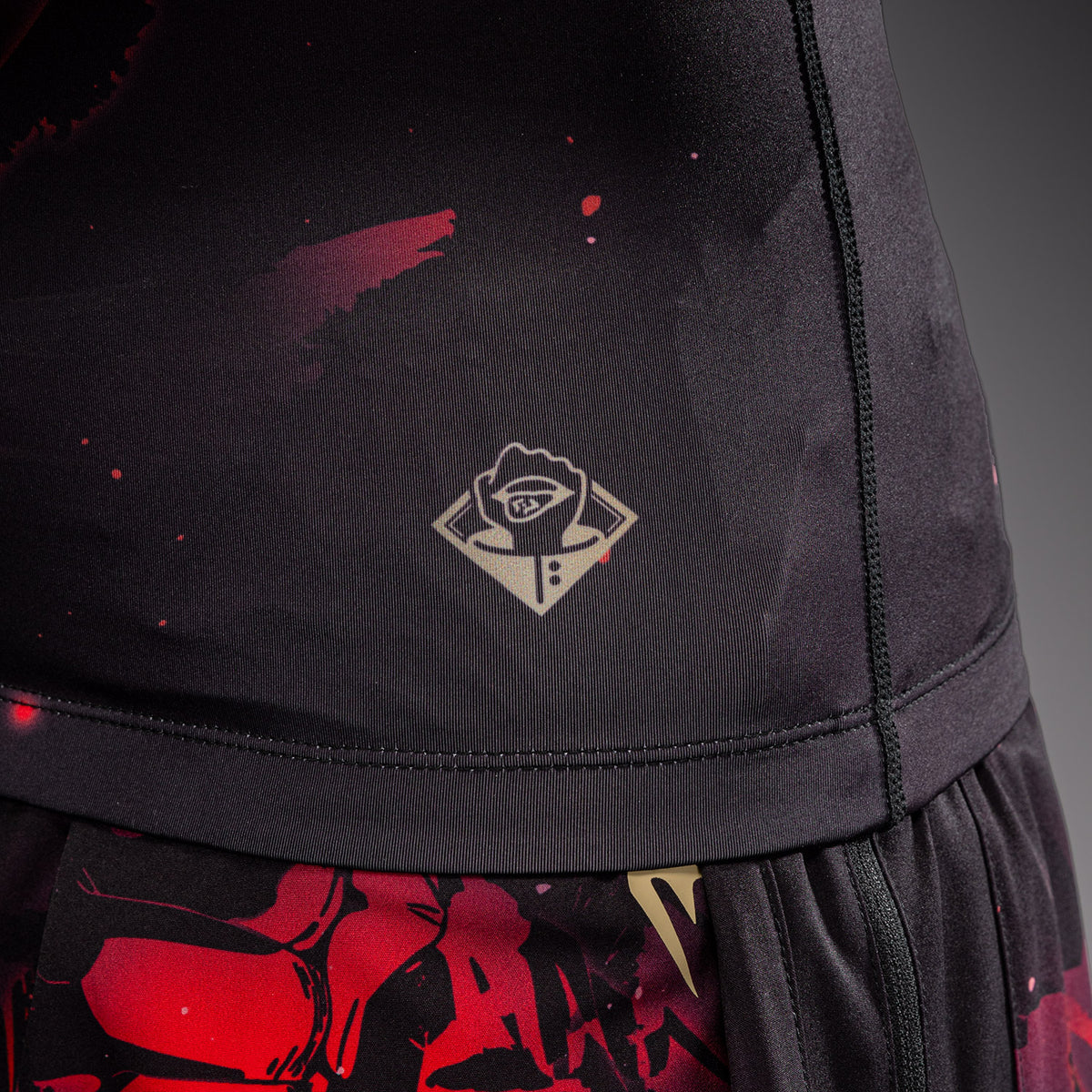 Jujutsu Kaisen x Venum Itadori Rashguard met korte mouwen – Zwart/Rood