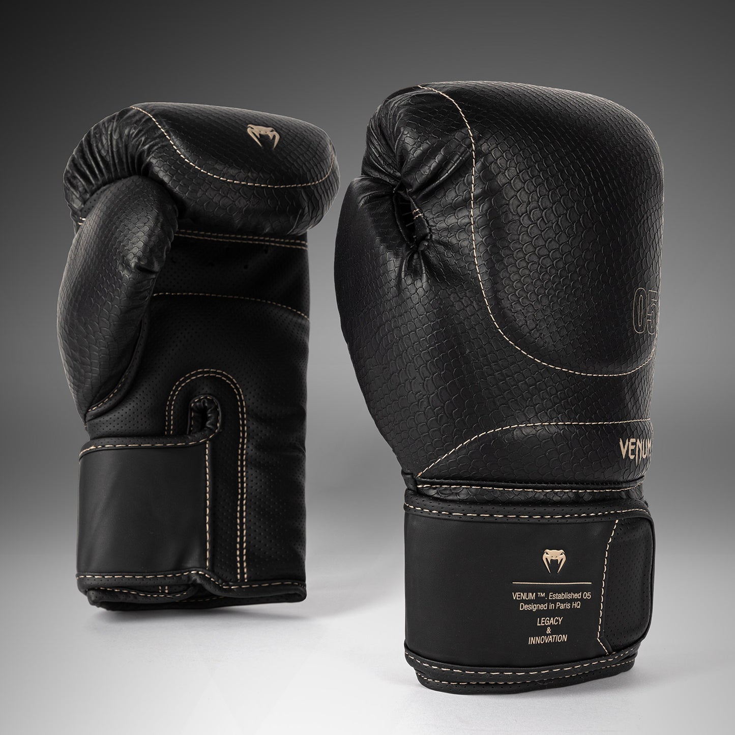 Venum Impact Evo Scales Bokshandschoenen – Zwart