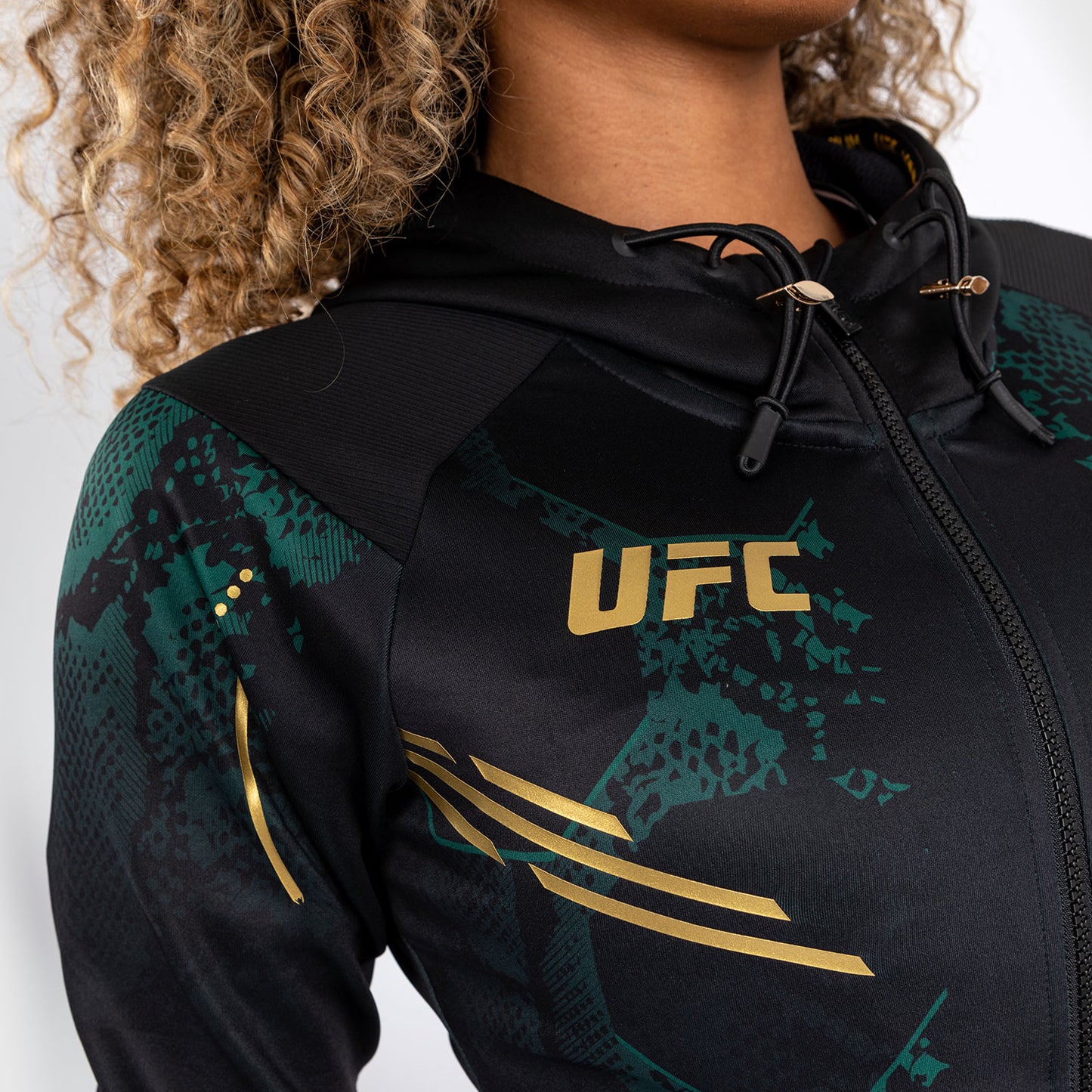 UFC Adrenaline by Venum Personalized Authentic Fight Night Vrouwen Walkout Hoodie - Emerald Edition - Groen/Zwart/Goud